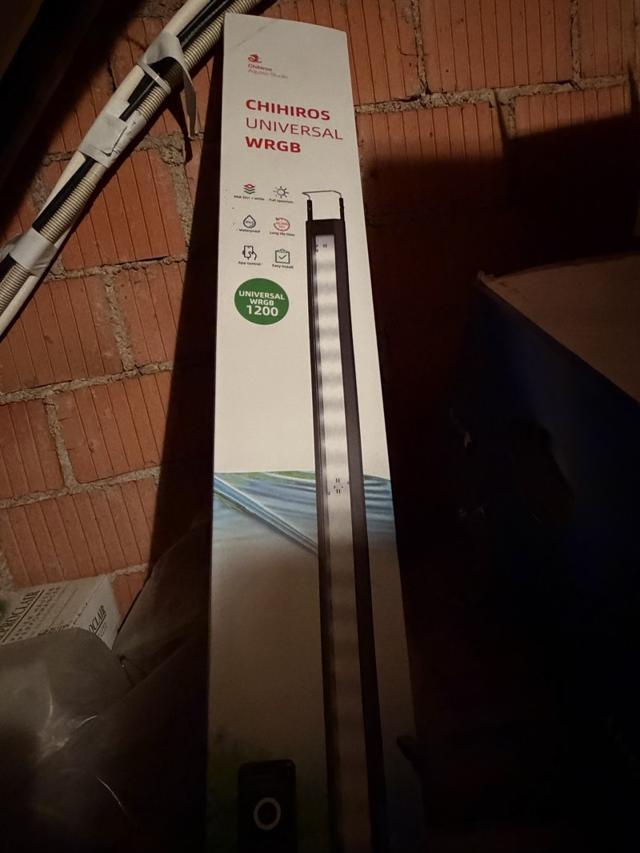 AQUARIUM 325l en eau avec meuble