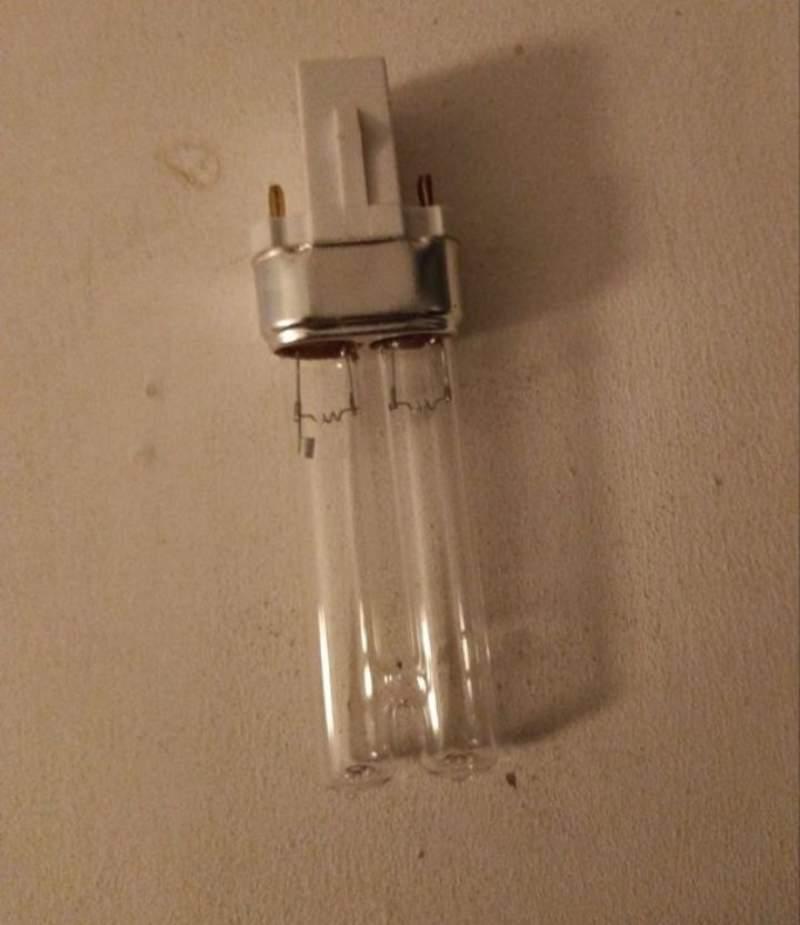 Lampe UV neuve pour stérilisateur 5 watts.