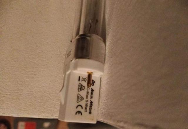 Lampe UV neuve pour stérilisateur 5 watts.